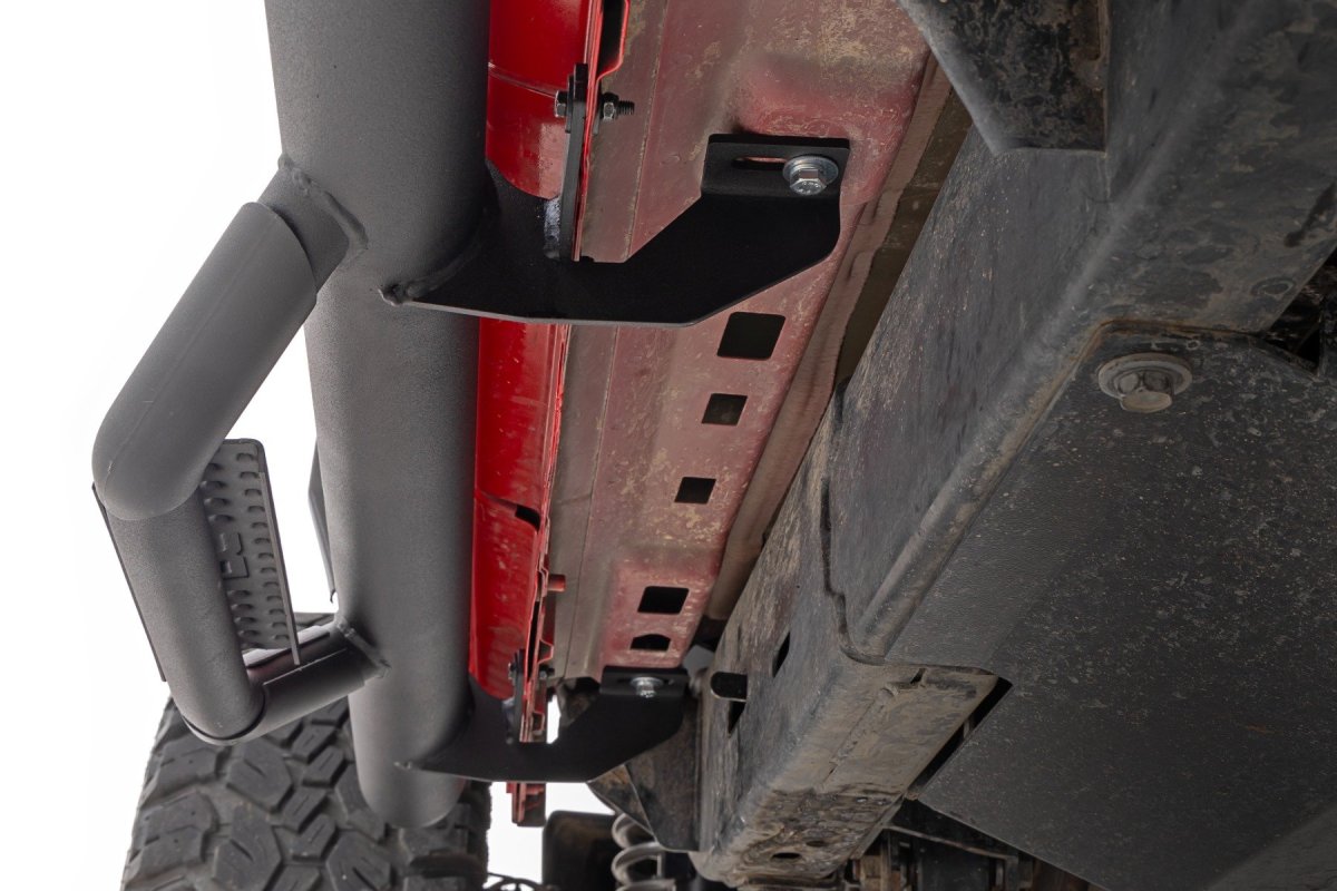 Jeep Wrangler Nerf Steps - Wheel to Wheel - Rough Country - 4 Door, Integrated Stone Guards - '07-'10